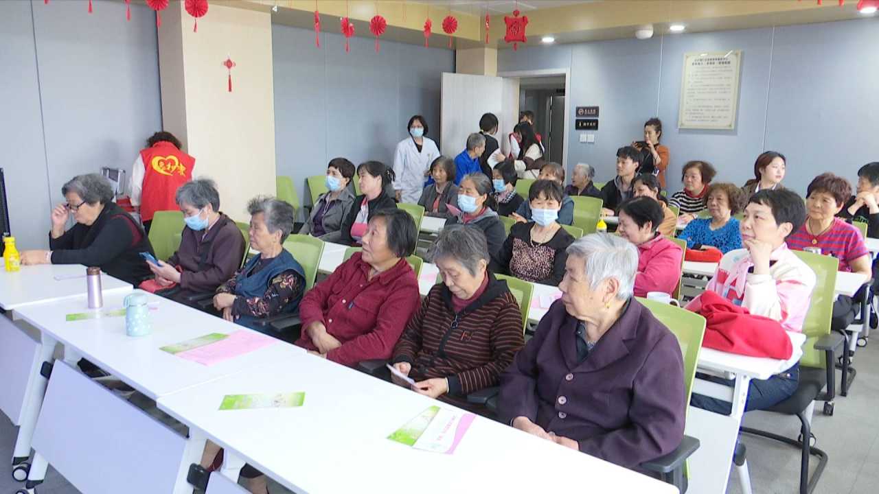 长纤塘社区:关爱老人 送医上门