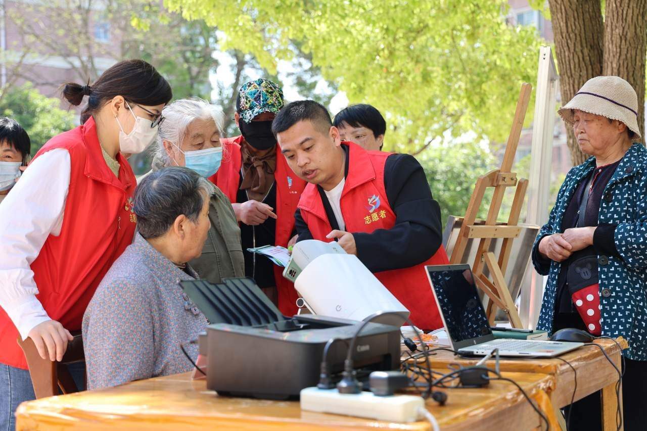 3【现代社区】社工队伍.jpg 3【现代社区】社工队伍.jpg