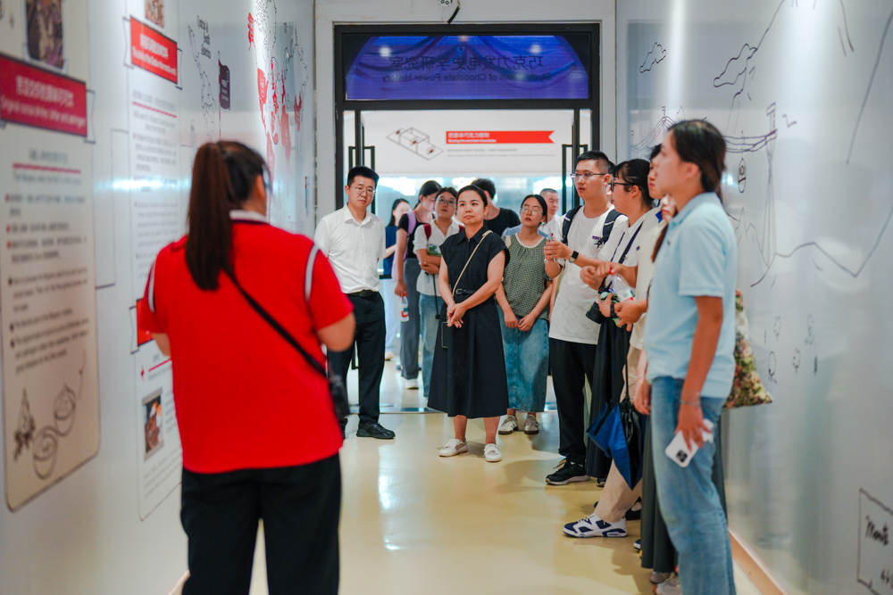 参观歌斐颂巧克力小镇.jpg 参观歌斐颂巧克力小镇.jpg