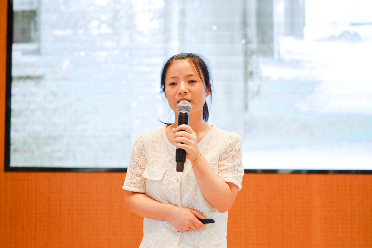 丁丽益.jpg 丁丽益.jpg