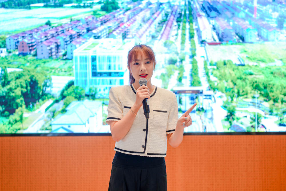 金牌讲解员金秋.jpg 金牌讲解员金秋.jpg