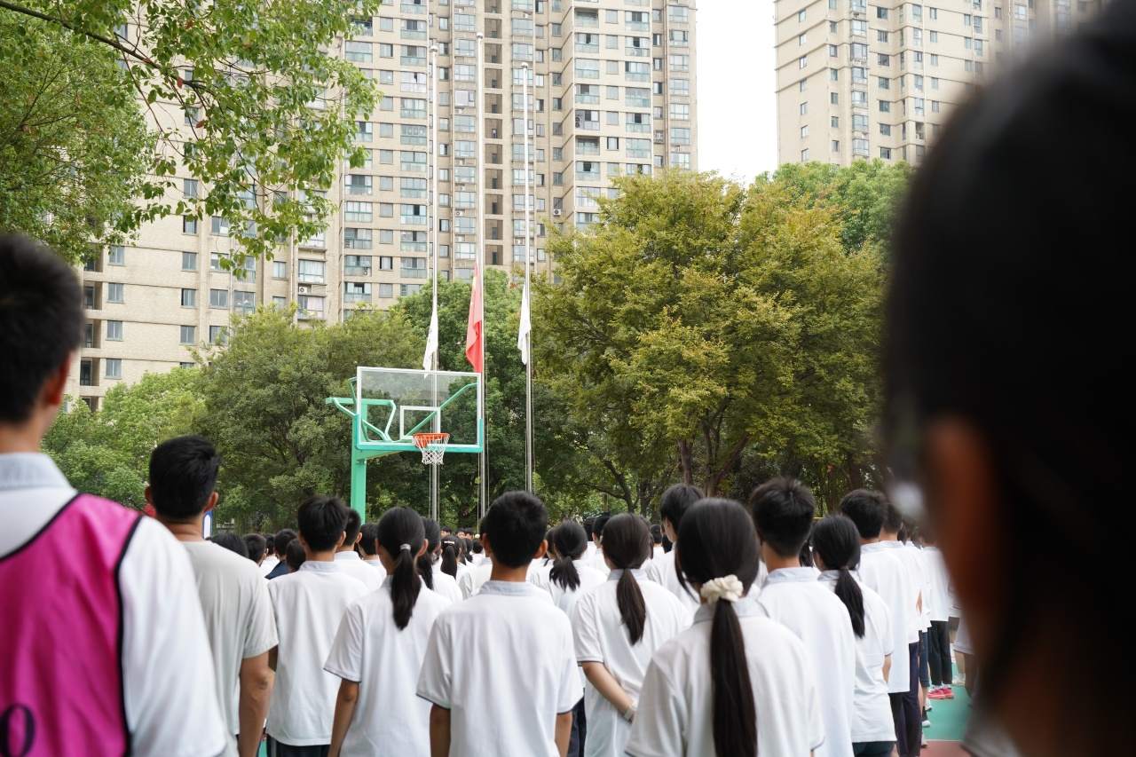 1.升国旗.JPG 1.升国旗.JPG